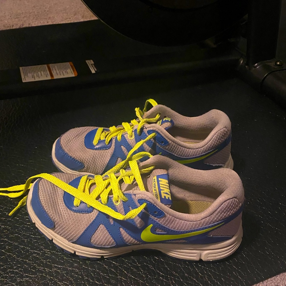 5Y sneakers, great condition